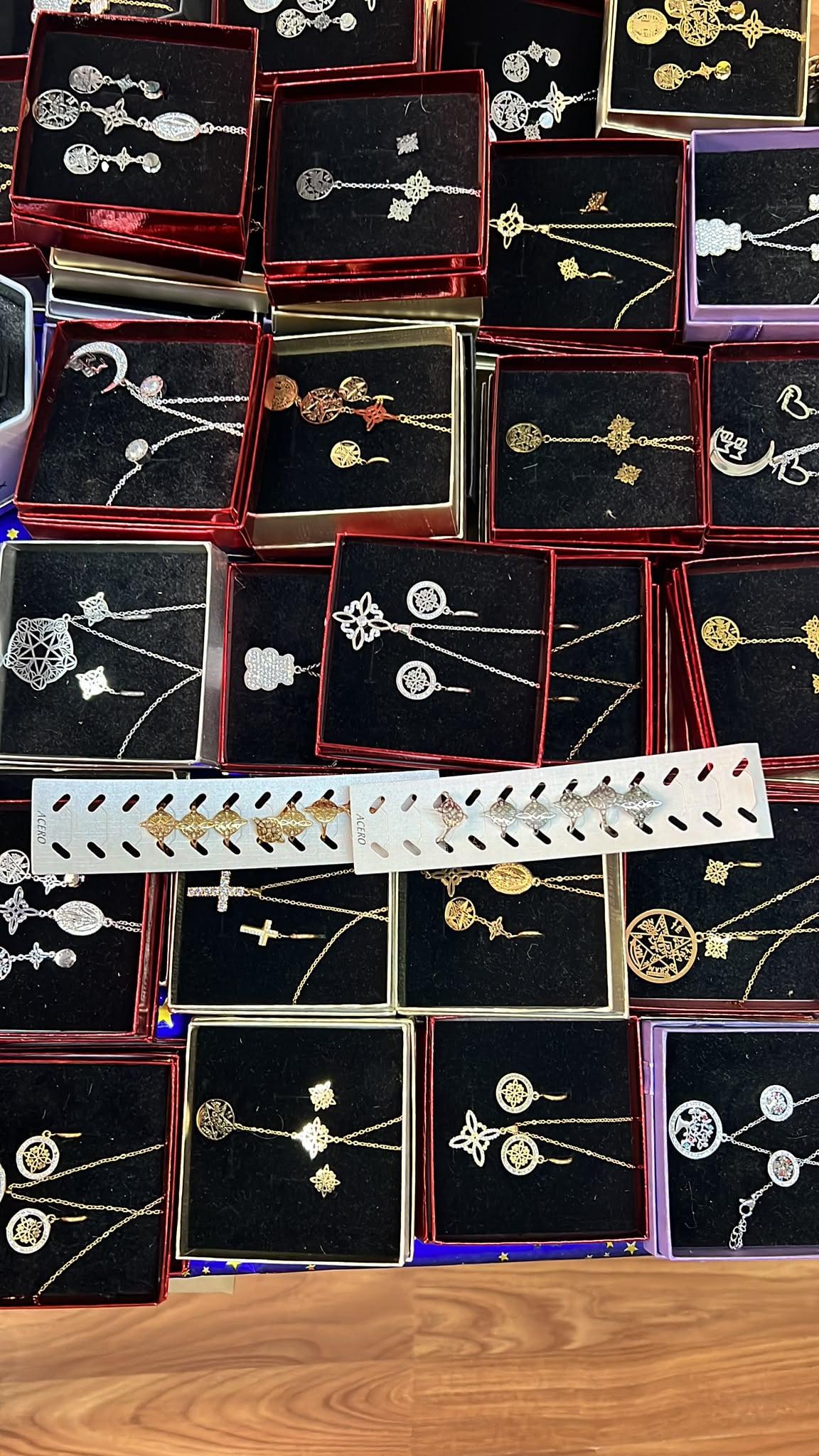 Expositor de joyería de Rumbo de Brujas