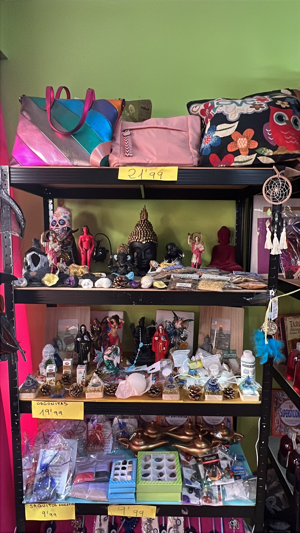 Minerales, amuletos y objetos esotéricos